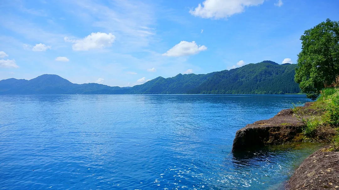 田澤湖一周線・辰子像